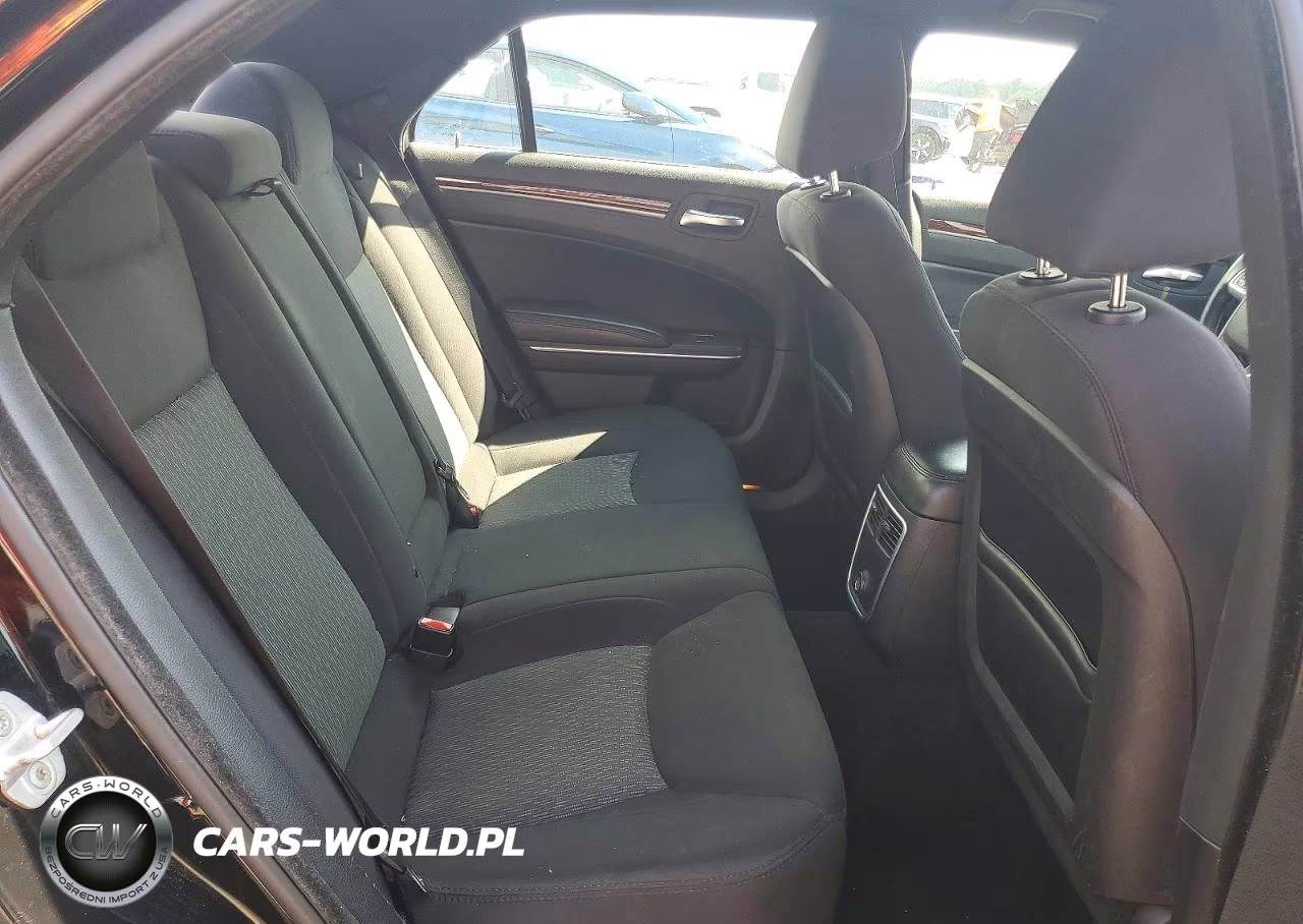 2012 Chrysler 300 VIN:2C3CCAAG3CH263657 - 10