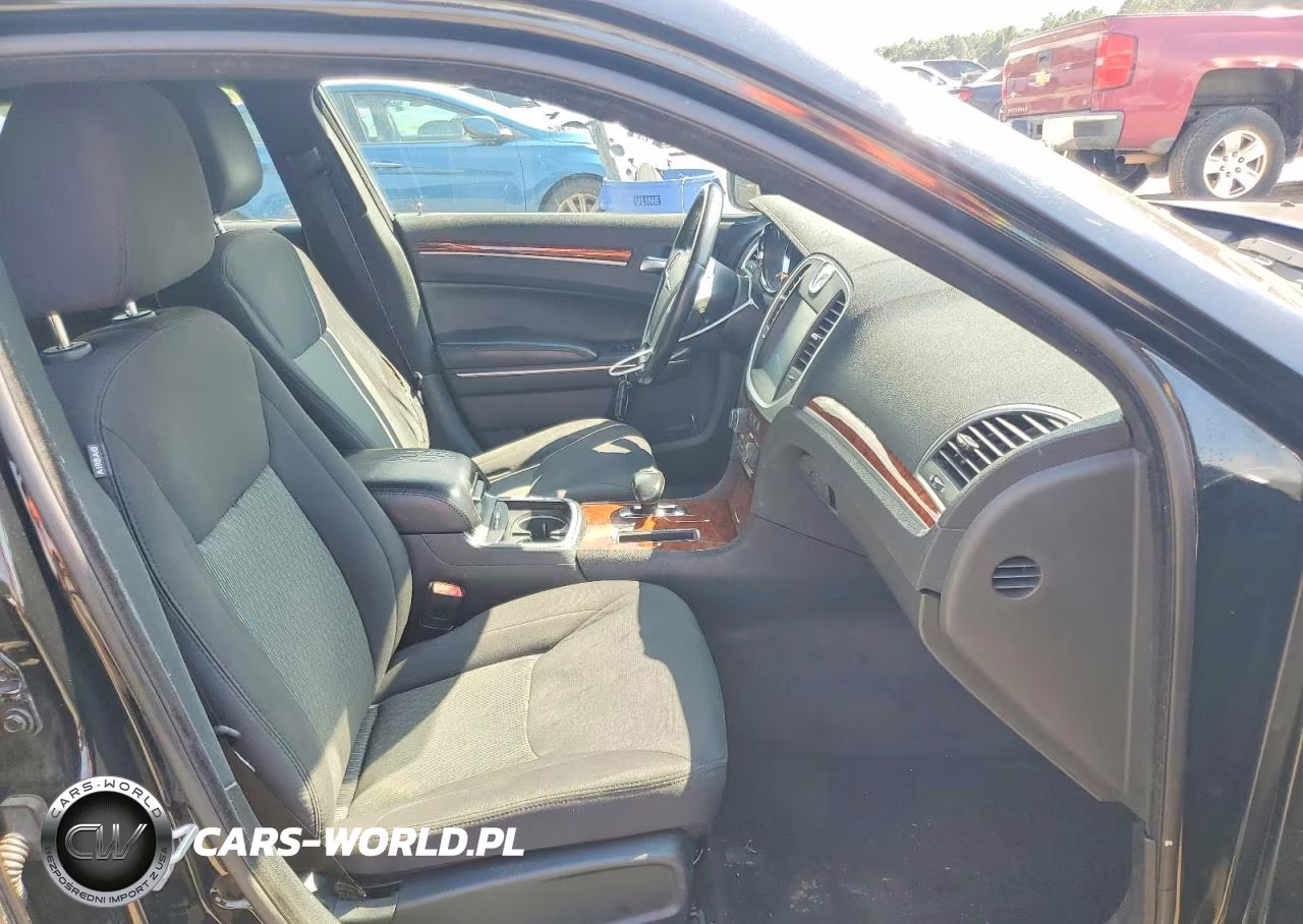 2012 Chrysler 300 VIN:2C3CCAAG3CH263657 - 7