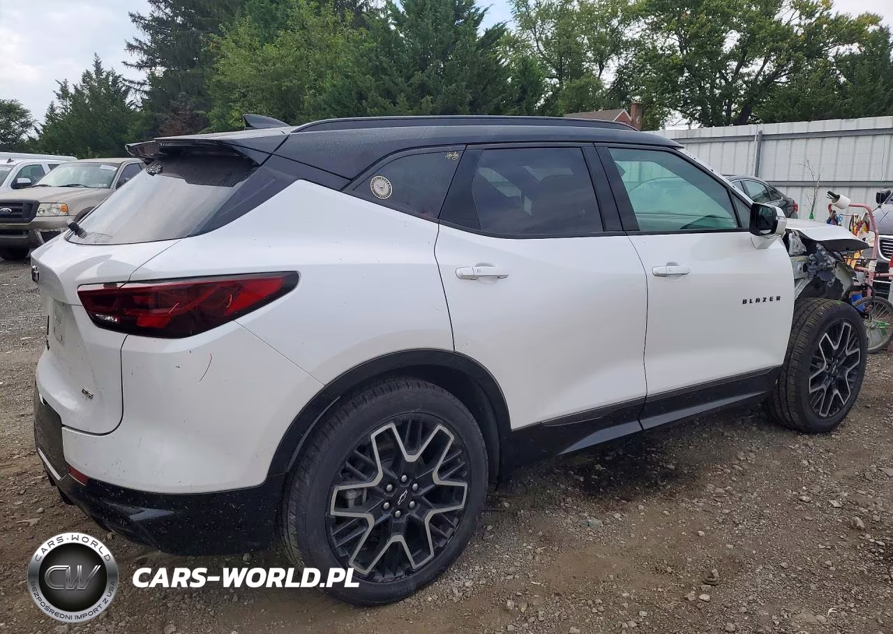 2024 Chevrolet Blazer Rs VIN:3GNKBKRS3RS142391 - 3