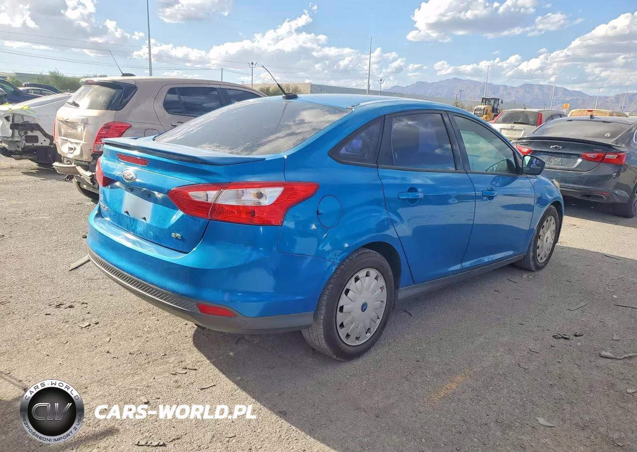 2012 Ford Focus VIN:1FAHP3F26CL257794 - 3