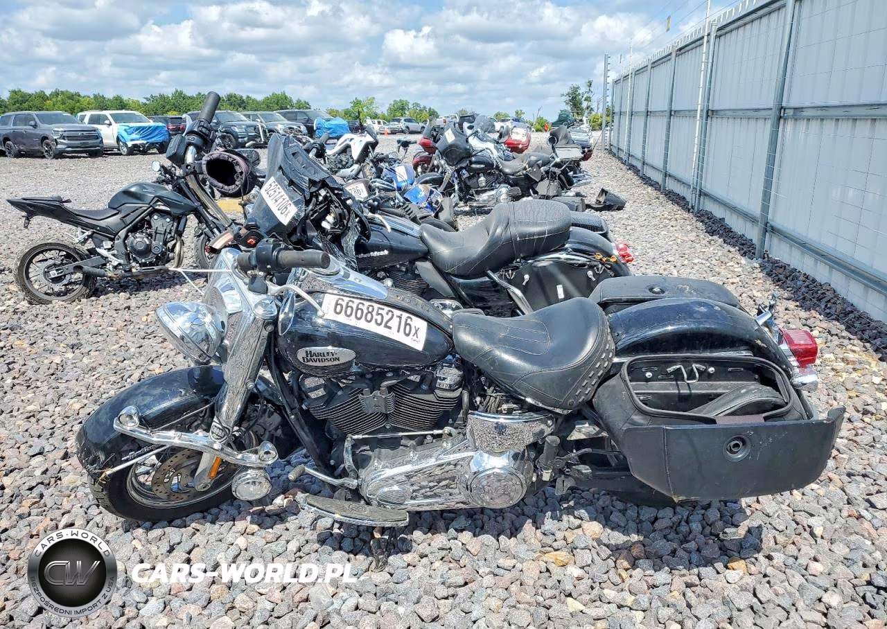 2022 Harley-Davidson Flhcs VIN:1HD1YBK1XNB034682 - 3