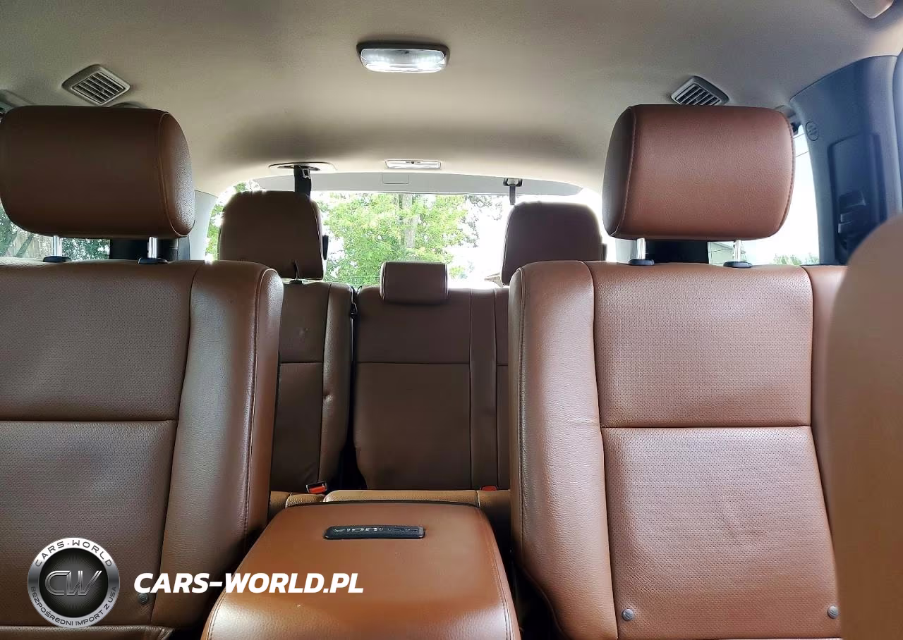 2020 Toyota Sequoia Platinum VIN:5TDDY5G18LS180187 - 10
