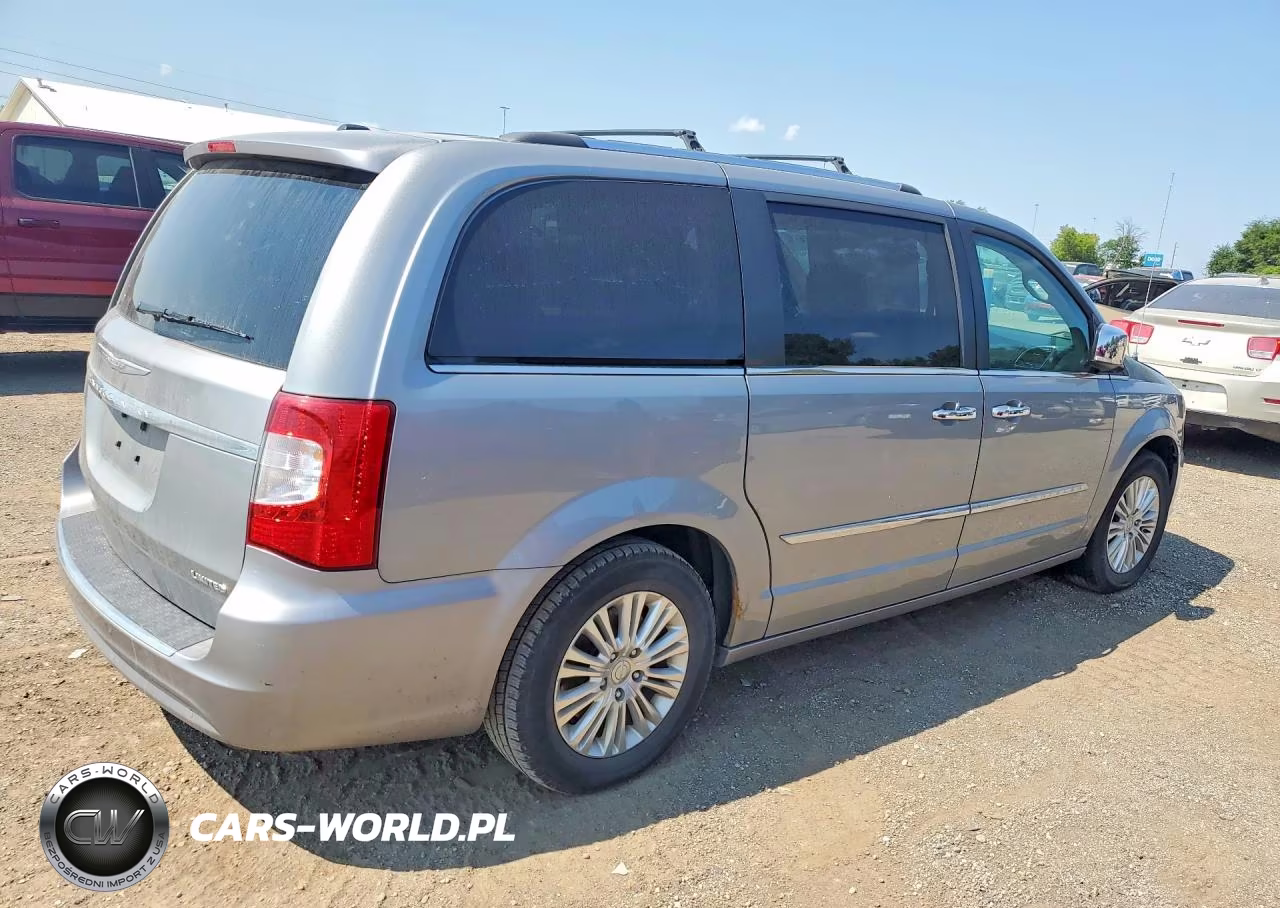 2015 Chrysler Town & Country Limited Platinum VIN:2C4RC1GG1FR539734 - 3