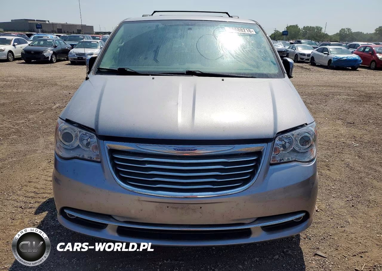 2015 Chrysler Town & Country Limited Platinum VIN:2C4RC1GG1FR539734 - 5