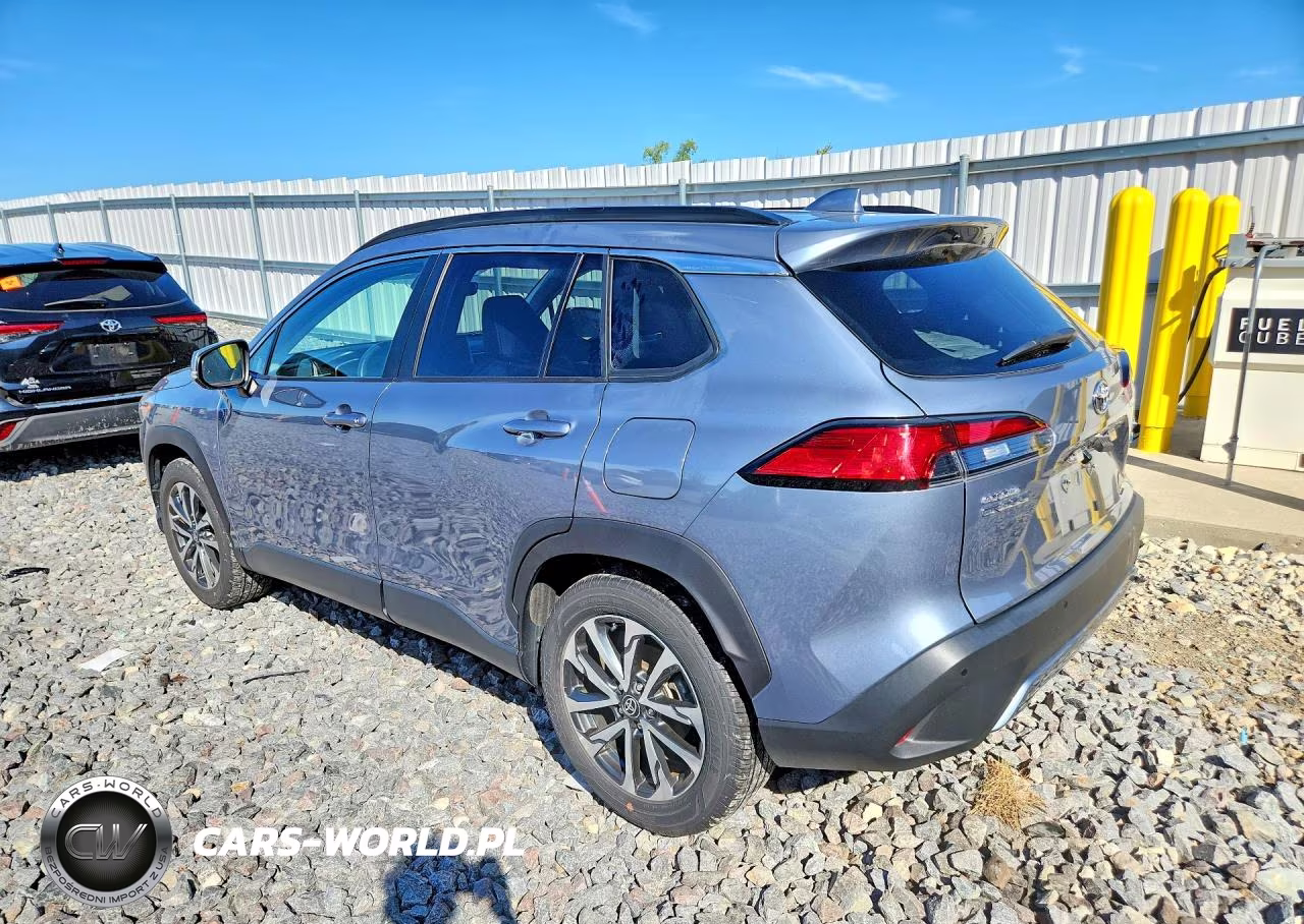 2022 Toyota Corolla Cross Xle VIN:7MUDAABG7NV039743 - 2