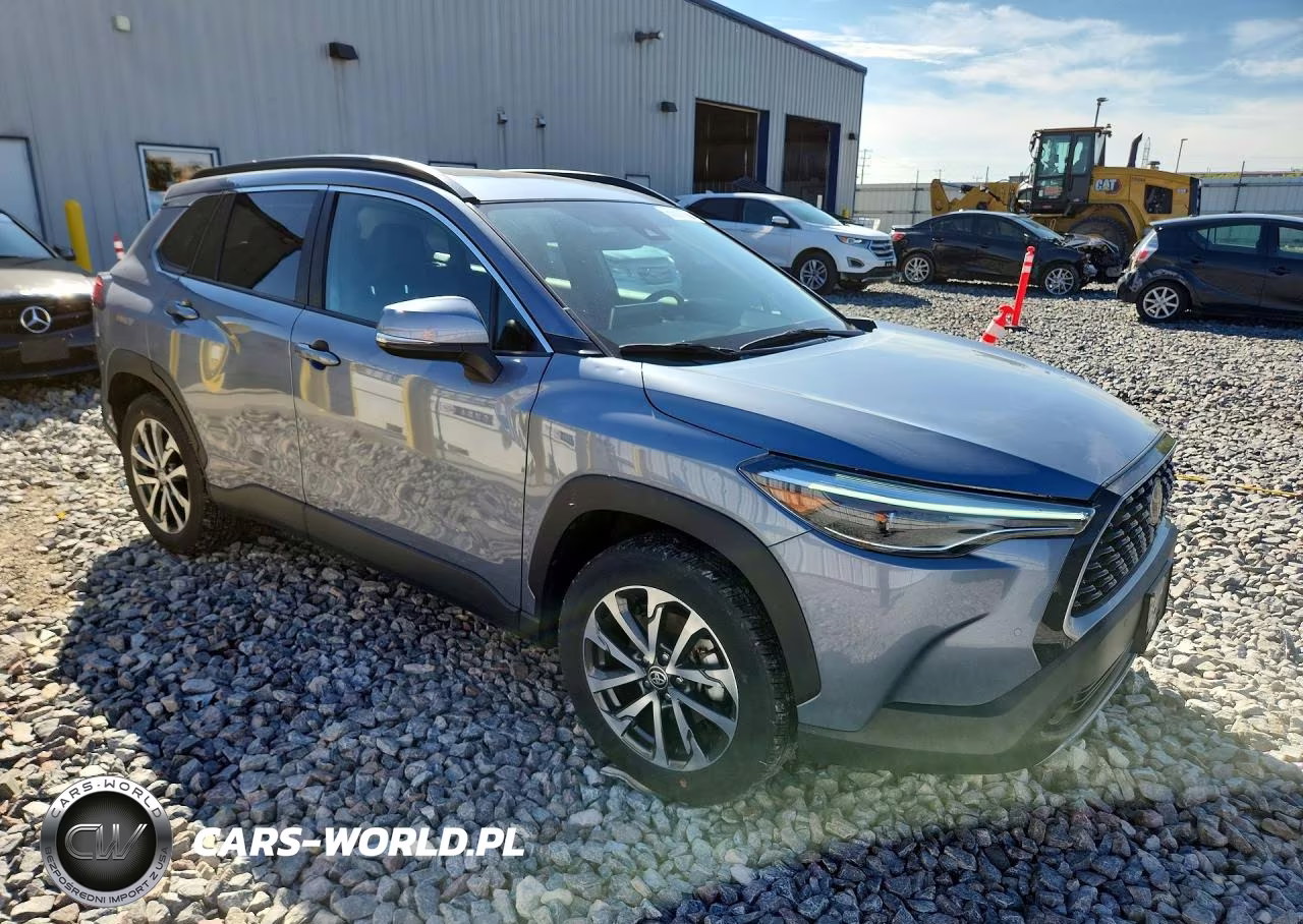 2022 Toyota Corolla Cross Xle VIN:7MUDAABG7NV039743 - 4