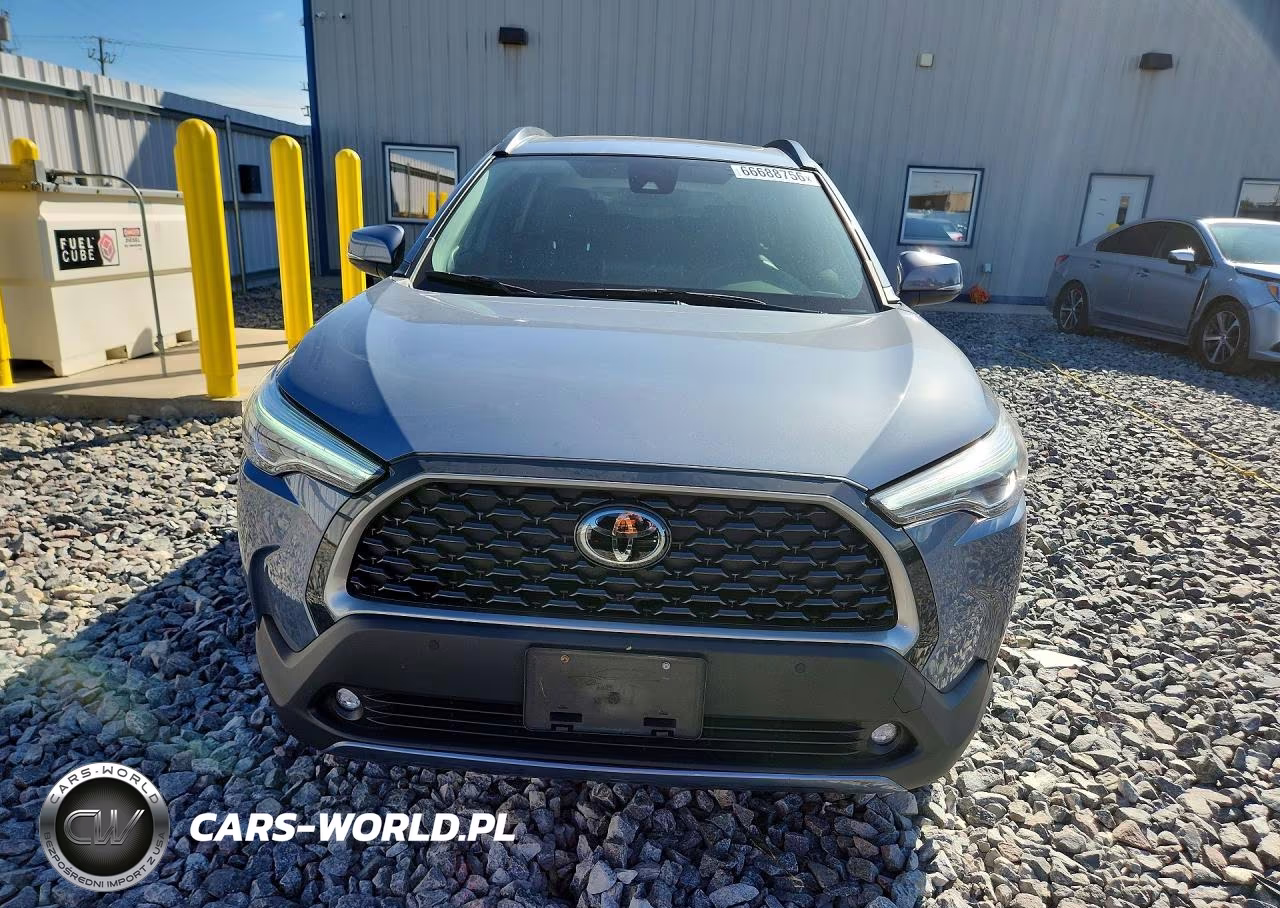2022 Toyota Corolla Cross Xle VIN:7MUDAABG7NV039743 - 5