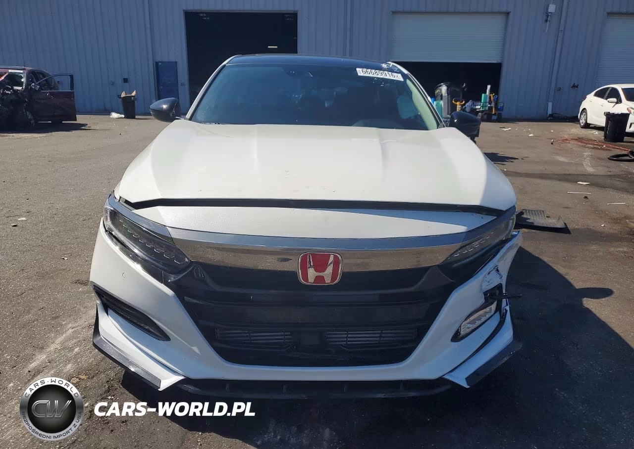 2018 Honda Accord Touring VIN:1HGCV1F94JA010022 - 5