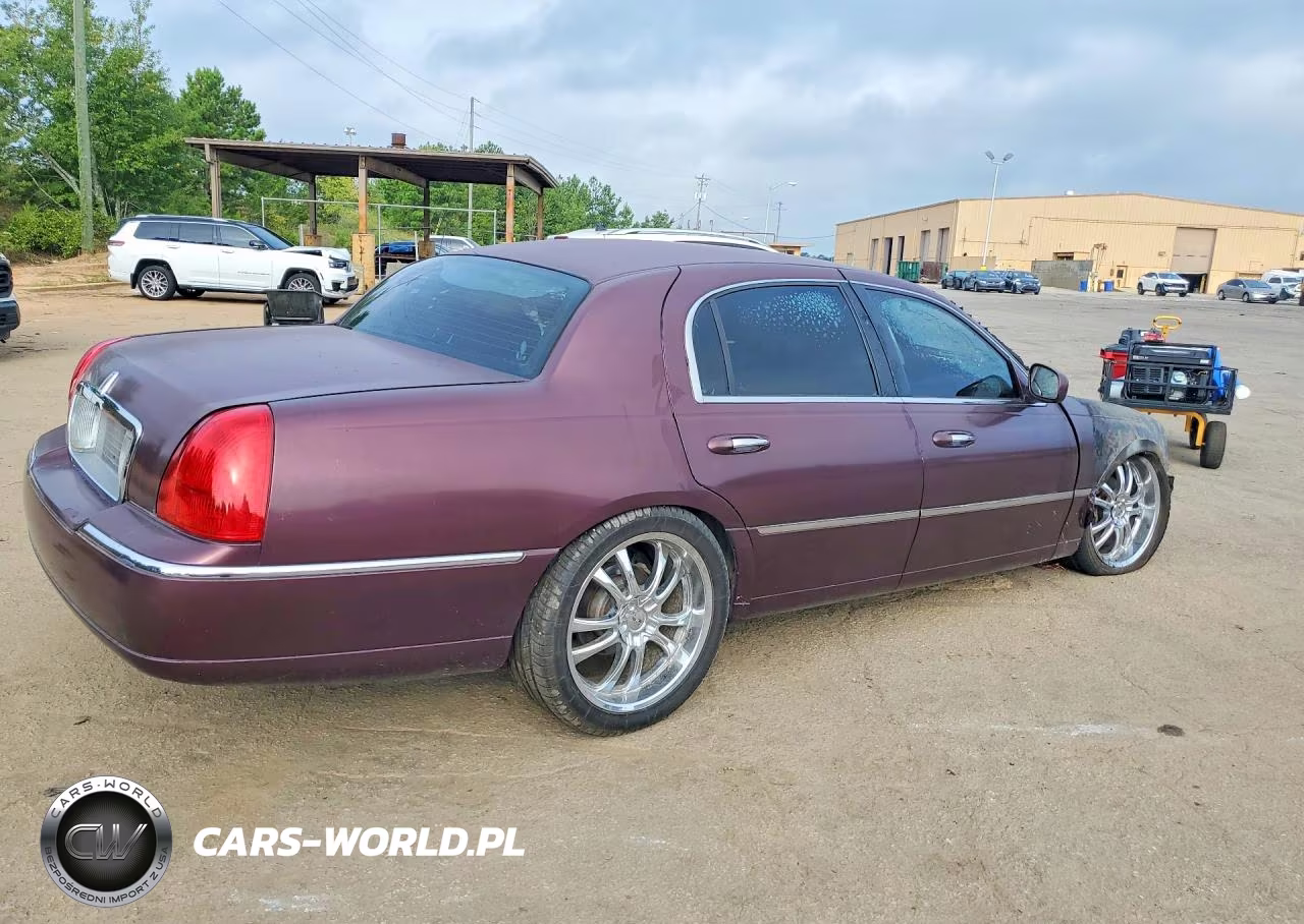 2006 Lincoln Town Car Signature VIN:1LNHM81W66Y608698 - 3