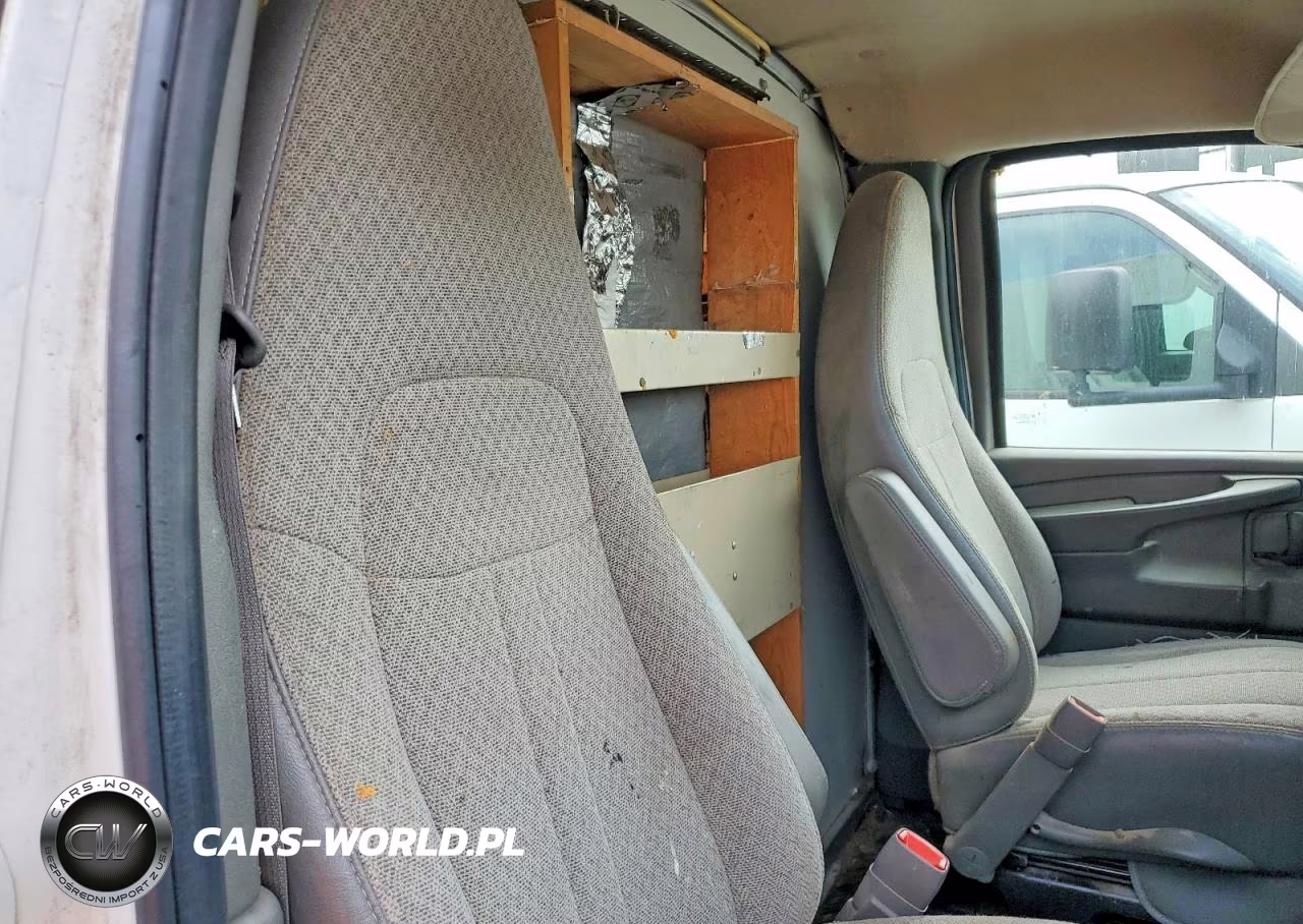 2010 Chevrolet Express G3500 VIN:1GB3G2BG3A1121734 - 11