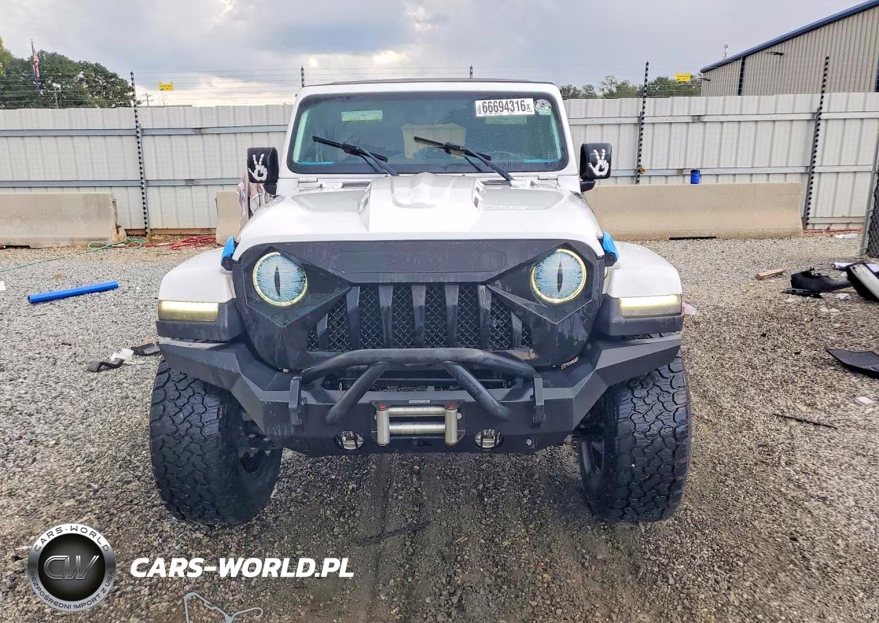 2020 Jeep Wrangler Unlimited Sahara VIN:1C4HJXENXLW323437 - 5