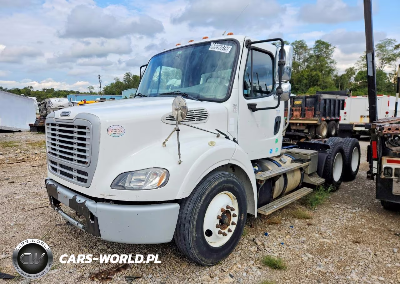 2015 Freightliner Business Class M2 Semi Truck
