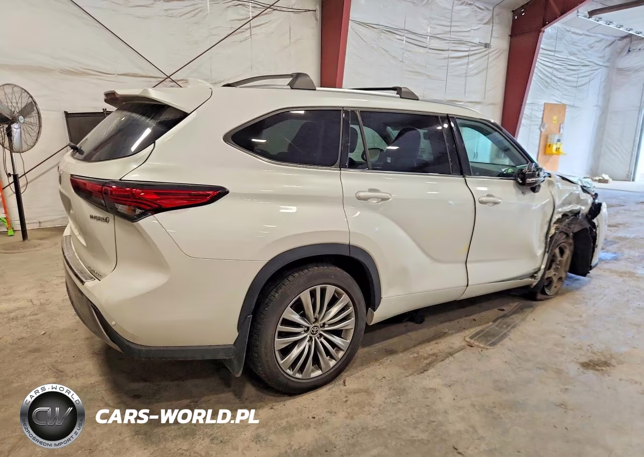 2023 Toyota Highlander Hybrid Platinum VIN:5TDEBRCH7PS109729 - 3