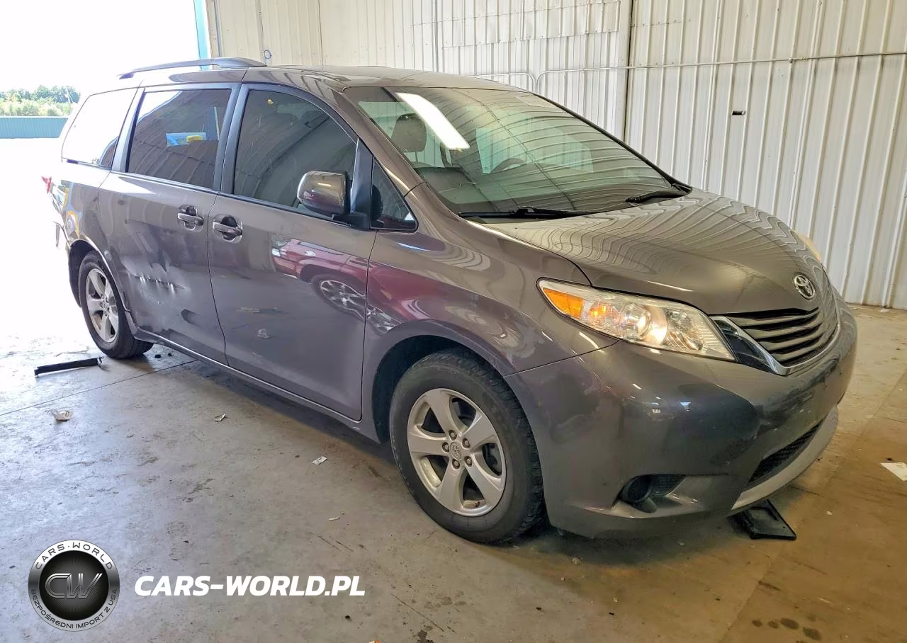 2015 Toyota Sienna Le VIN:5TDKK3DC6FS643872 - 4