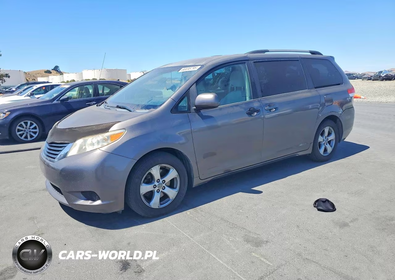 2012 Toyota Sienna Le – zdjęcie 1 z 13
