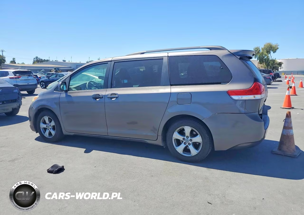 2012 Toyota Sienna Le VIN:5TDKK3DC4CS229310 - 2
