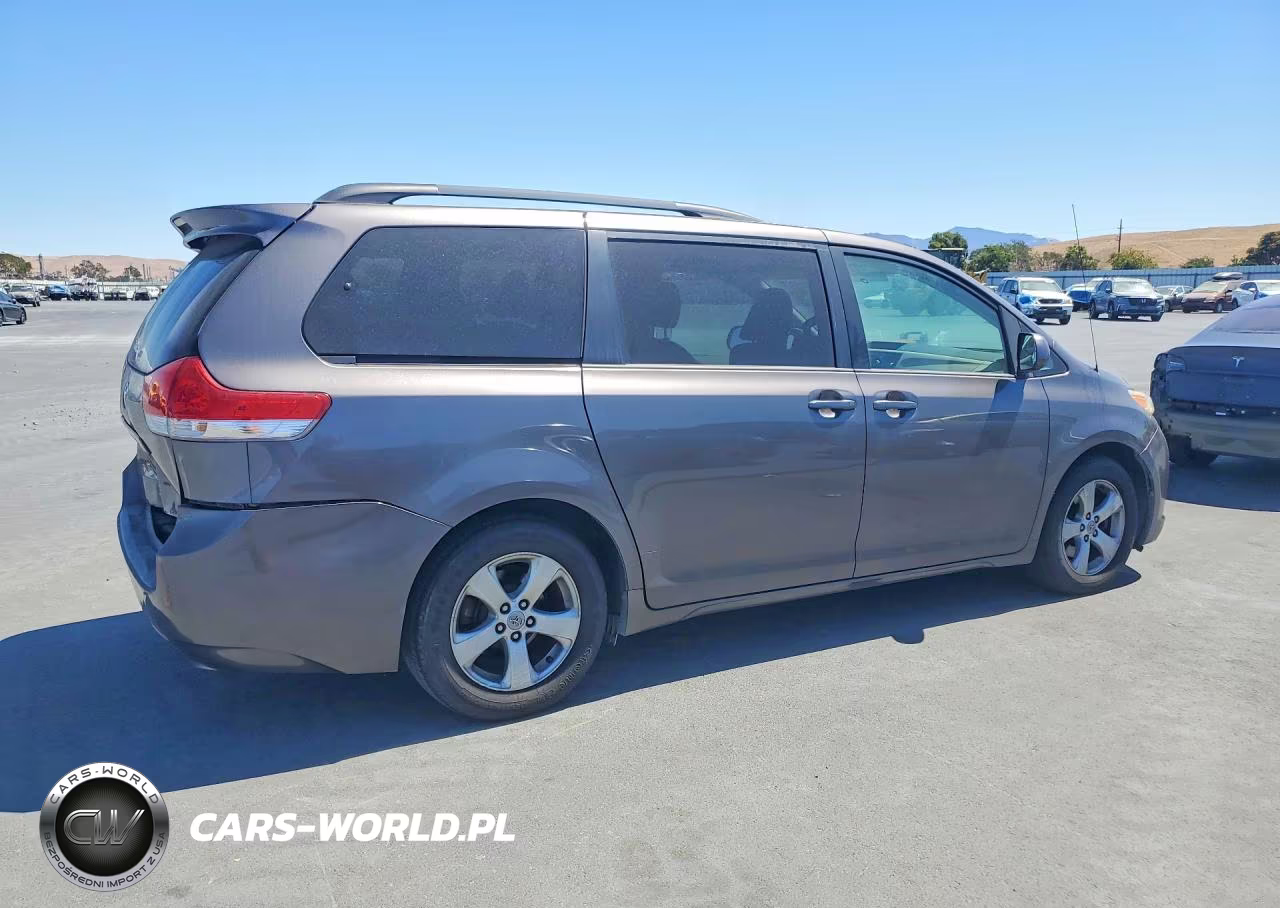 2012 Toyota Sienna Le VIN:5TDKK3DC4CS229310 - 3