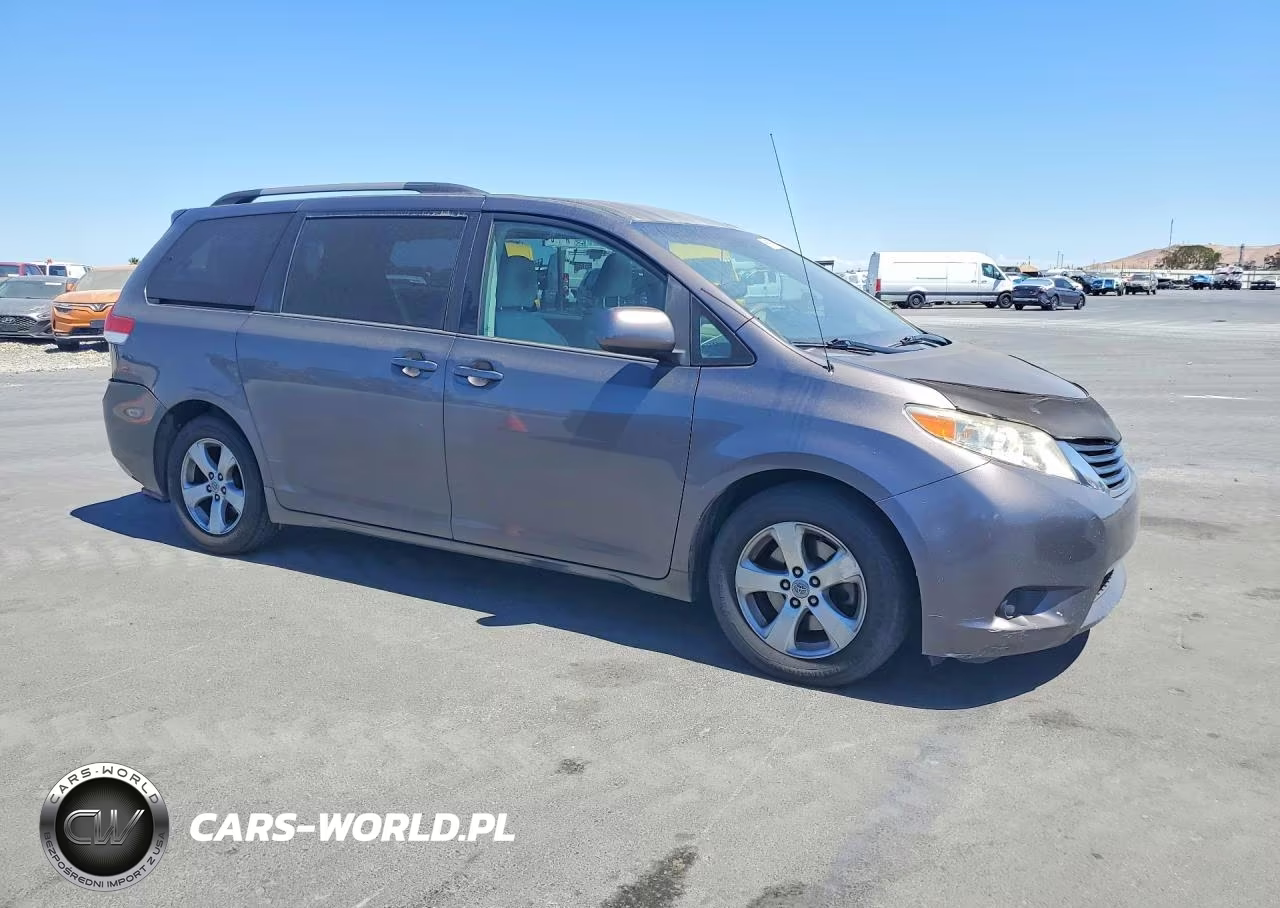 2012 Toyota Sienna Le VIN:5TDKK3DC4CS229310 - 4