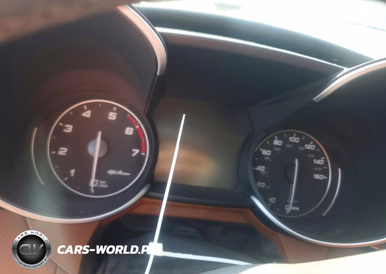 2019 Alfa Romeo Giulia Ti VIN:ZARFANBN1K7608042 - 9
