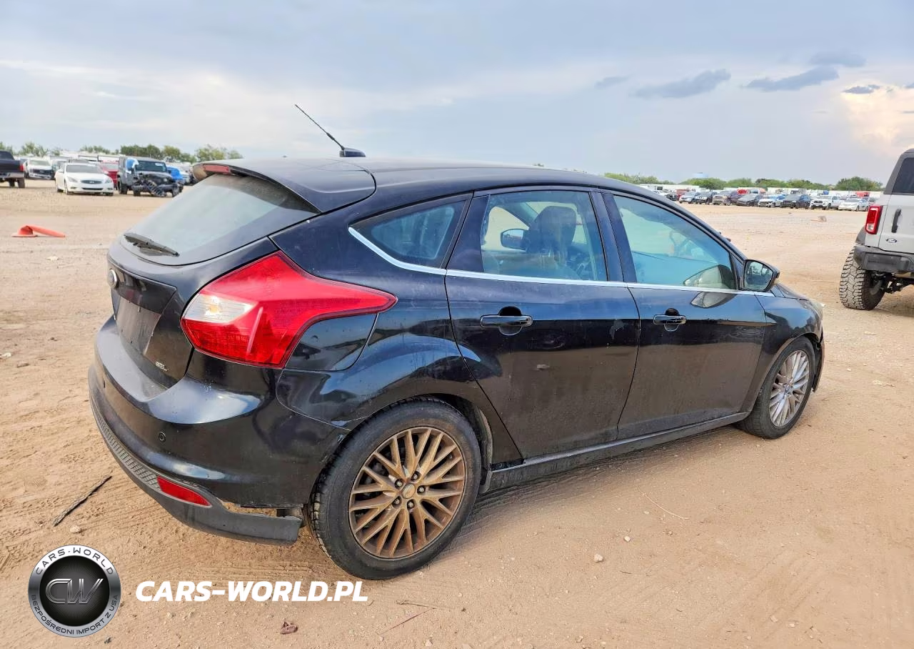 2012 Ford Focus VIN:1FAHP3M22CL237383 - 3