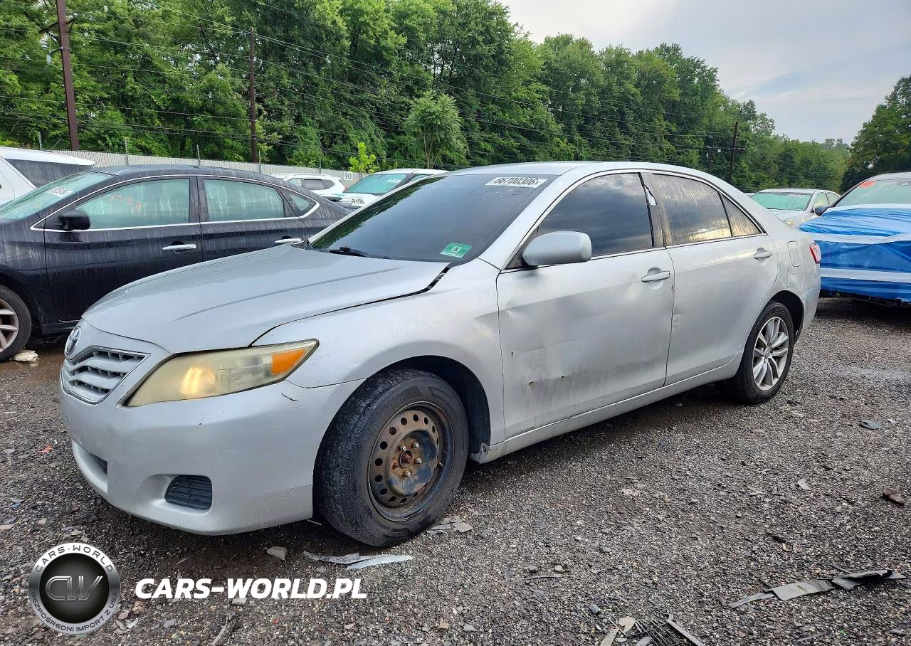 2011 Toyota Camry Le – zdjęcie 1 z 12
