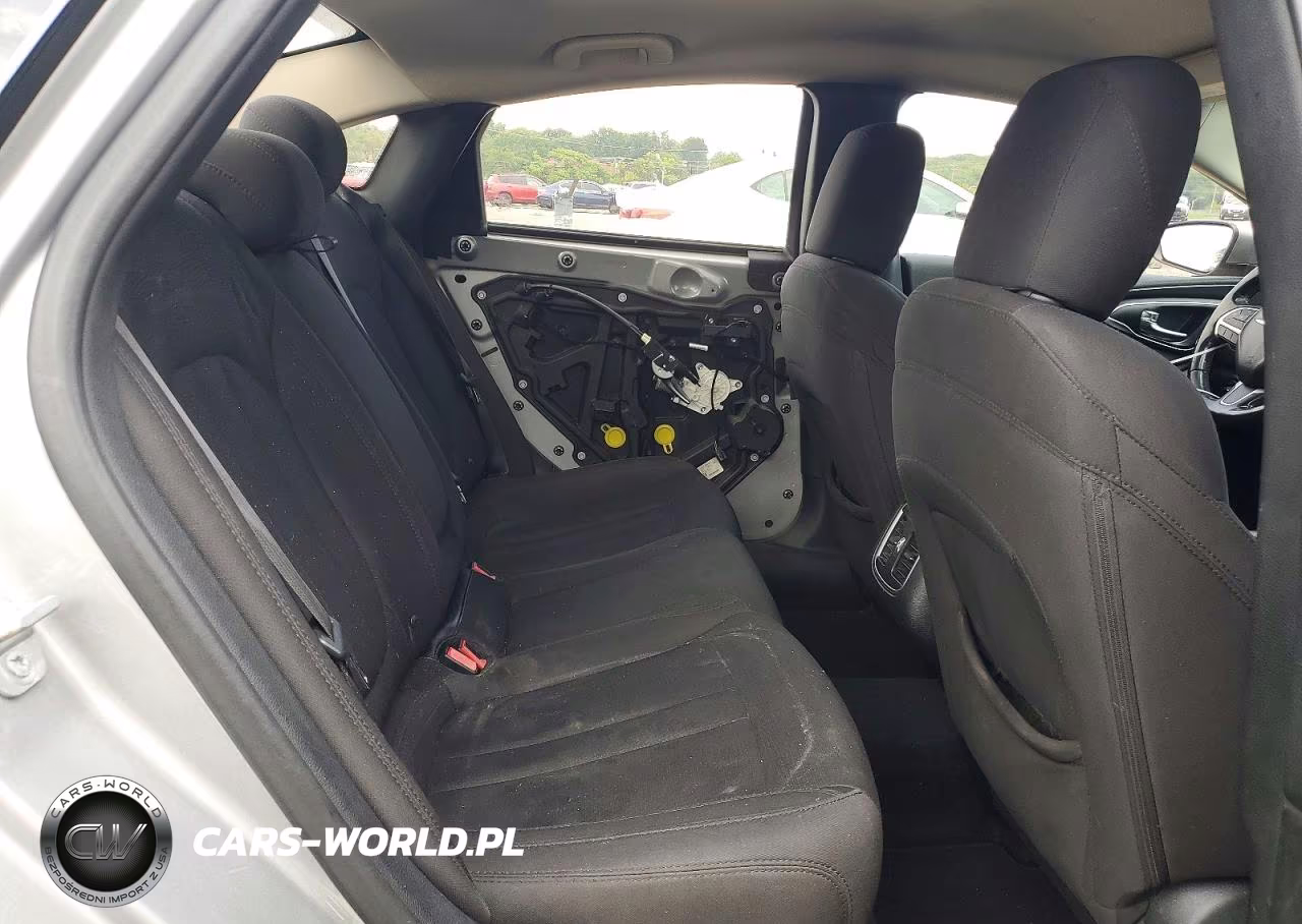 2015 Chrysler 200 Limited VIN:1C3CCCABXFN564342 - 10