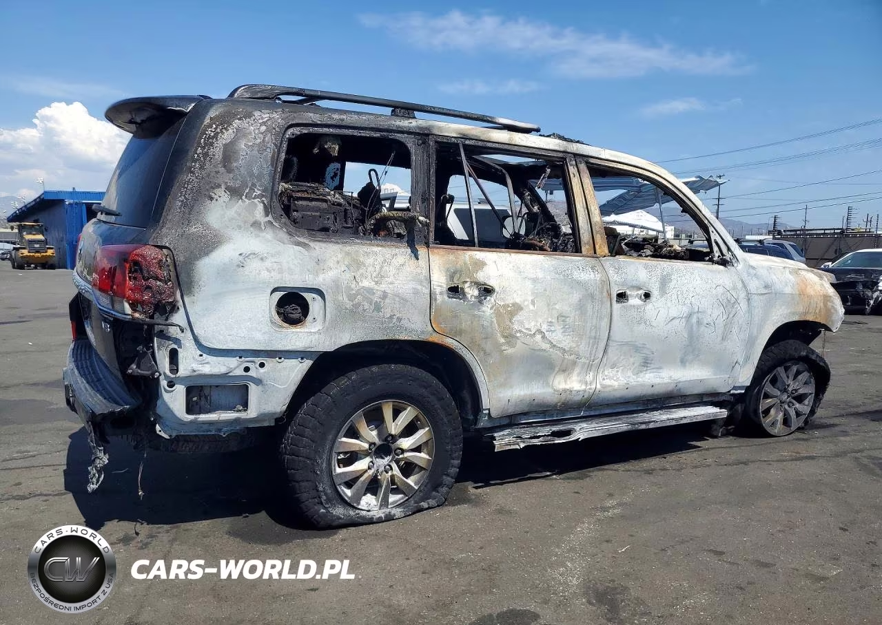 2018 Toyota Land Cruiser Base VIN:JTMCY7AJ7J4073236 - 3