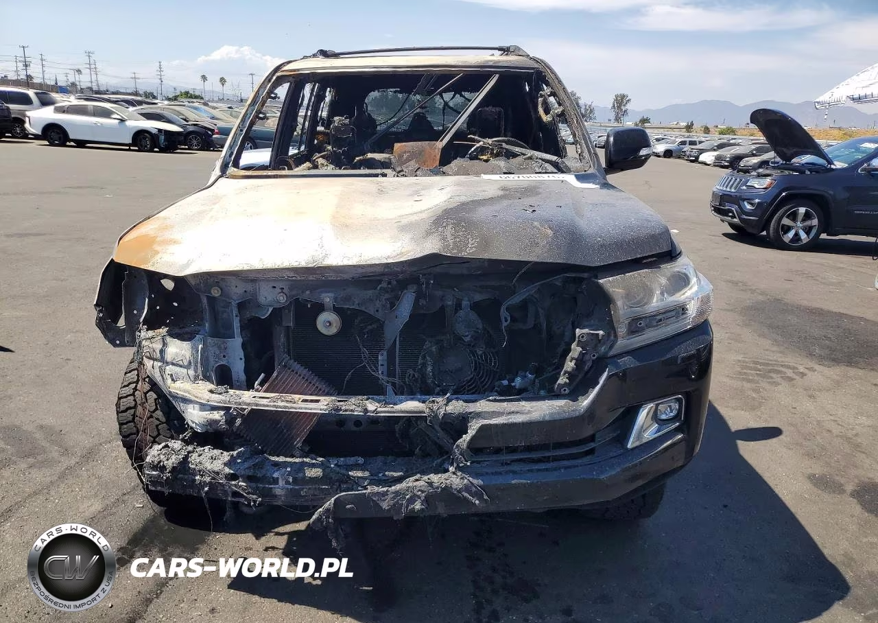2018 Toyota Land Cruiser Base VIN:JTMCY7AJ7J4073236 - 5