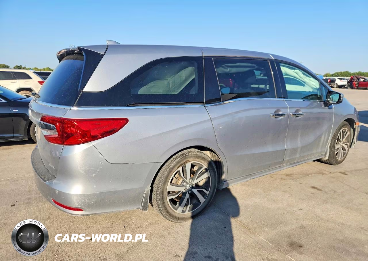 2018 Honda Odyssey Elite VIN:5FNRL6H90JB034138 - 3