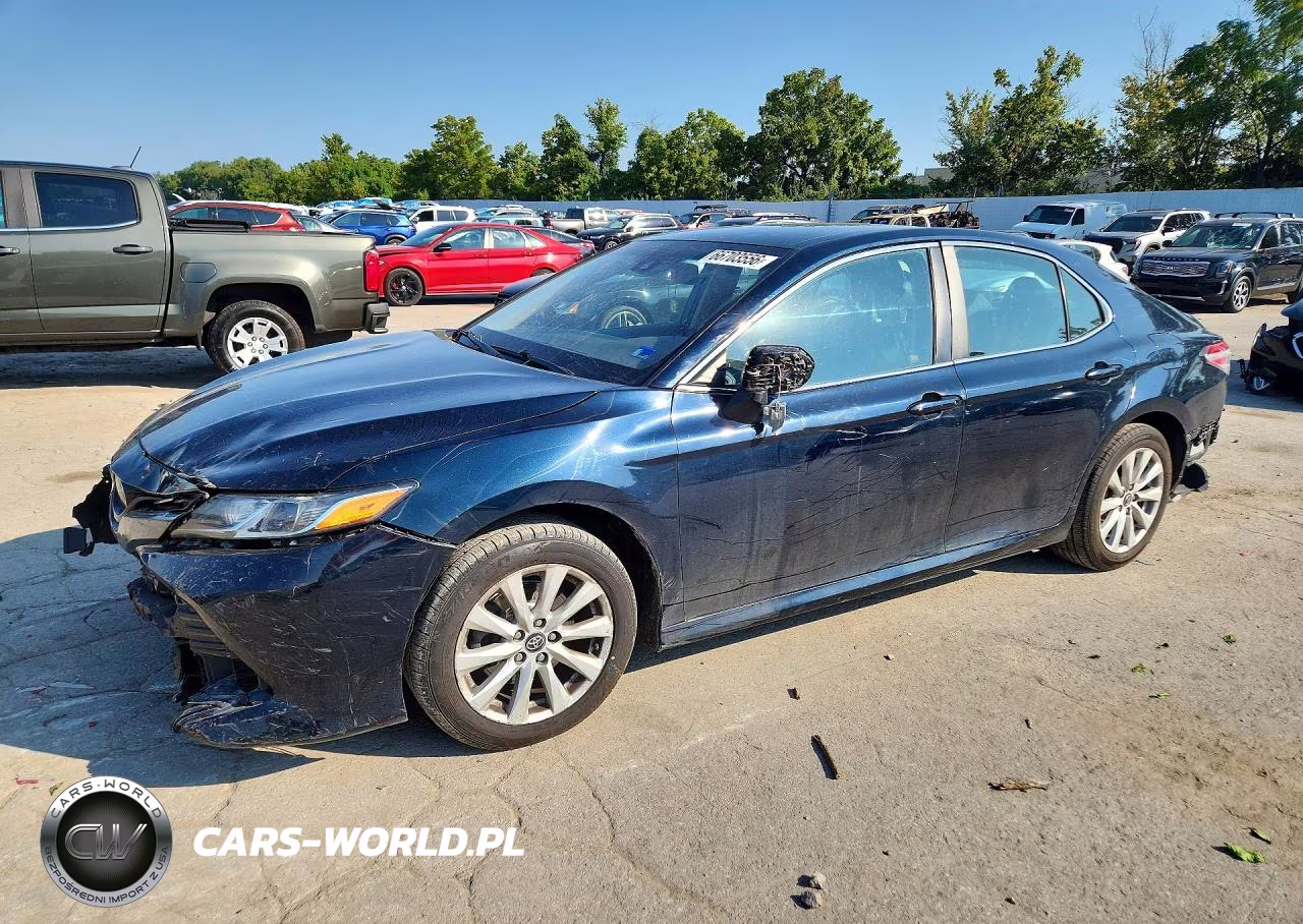 2018 Toyota Camry Le VIN:4T1B11HK8JU619808 - 1