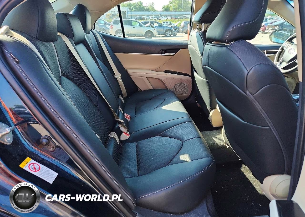 2018 Toyota Camry Le VIN:4T1B11HK8JU619808 - 10