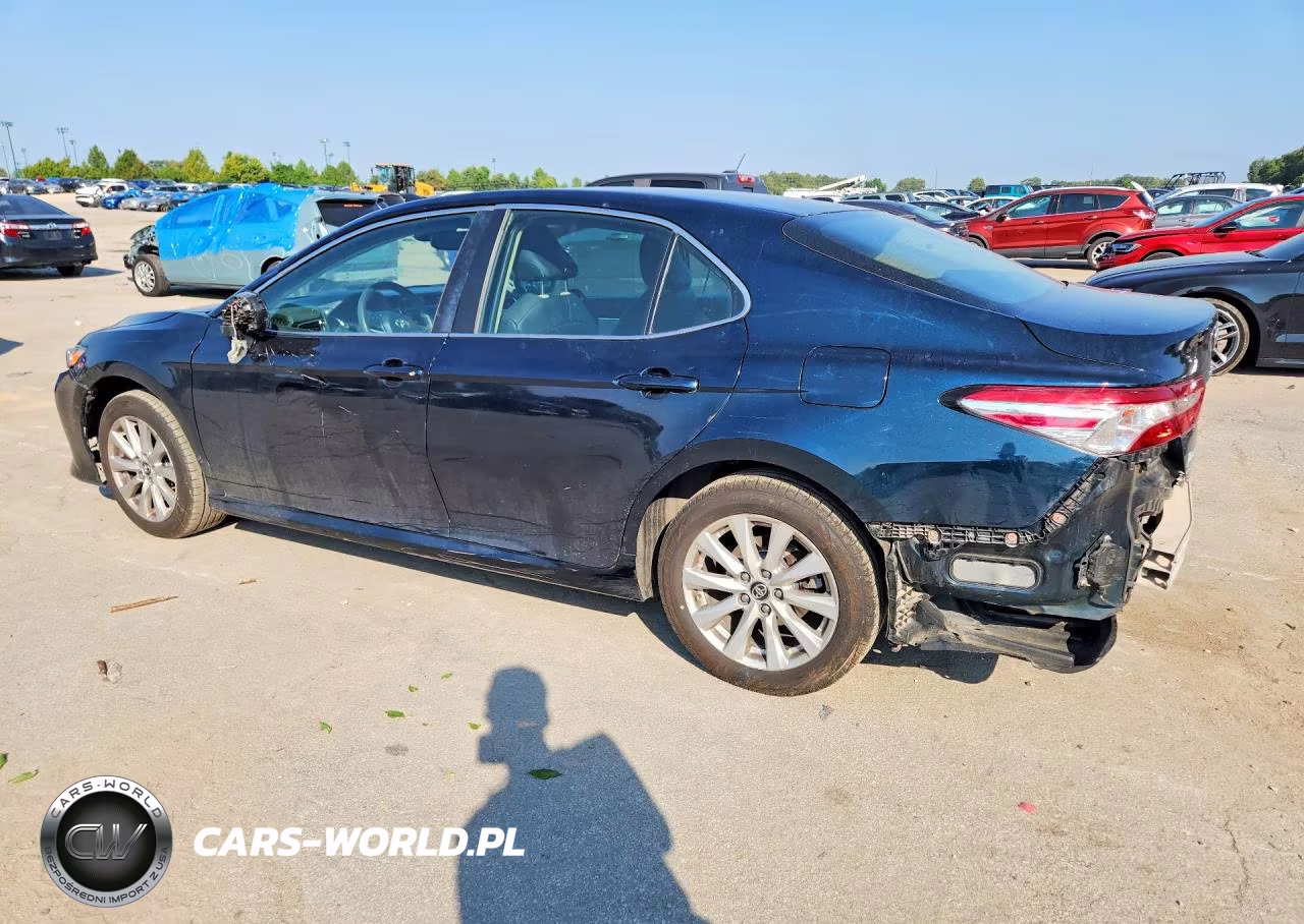 2018 Toyota Camry Le VIN:4T1B11HK8JU619808 - 2