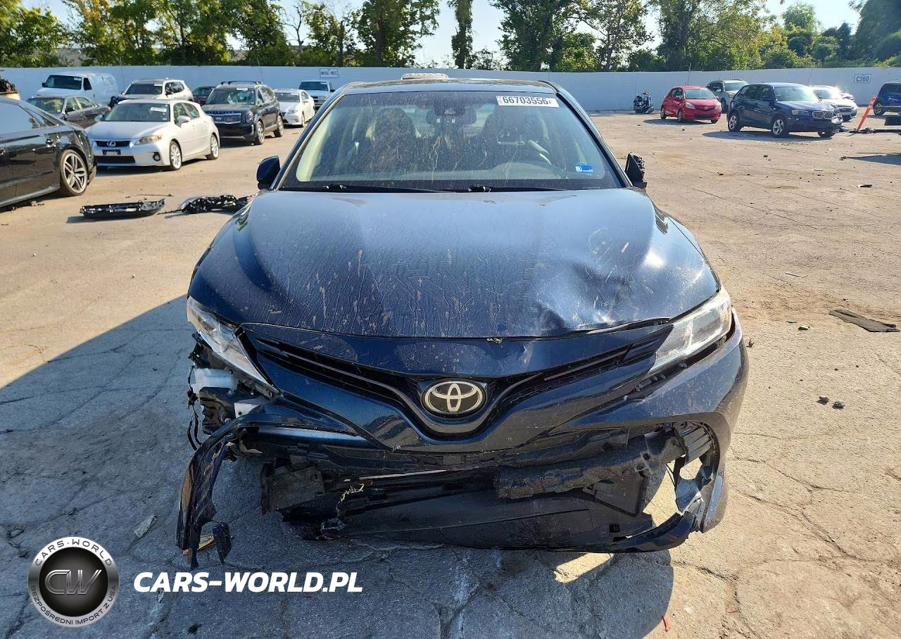 2018 Toyota Camry Le VIN:4T1B11HK8JU619808 - 5