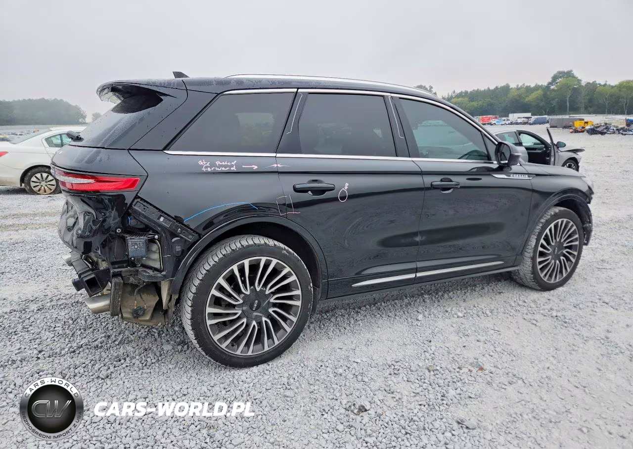 2021 Lincoln Corsair Reserve VIN:5LMCJ2DH4MUL02758 - 3