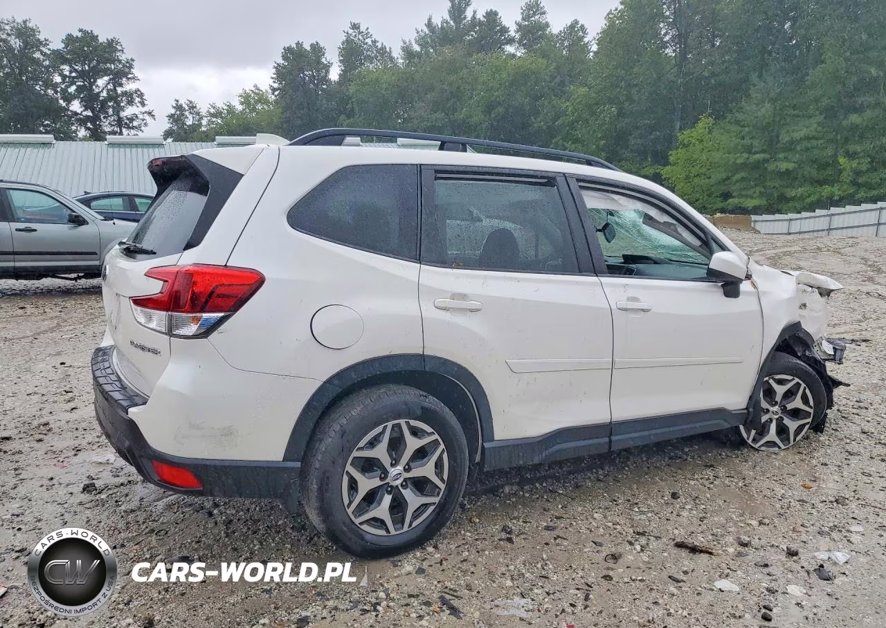2020 Subaru Forester Premium VIN:JF2SKAJC8LH610060 - 3