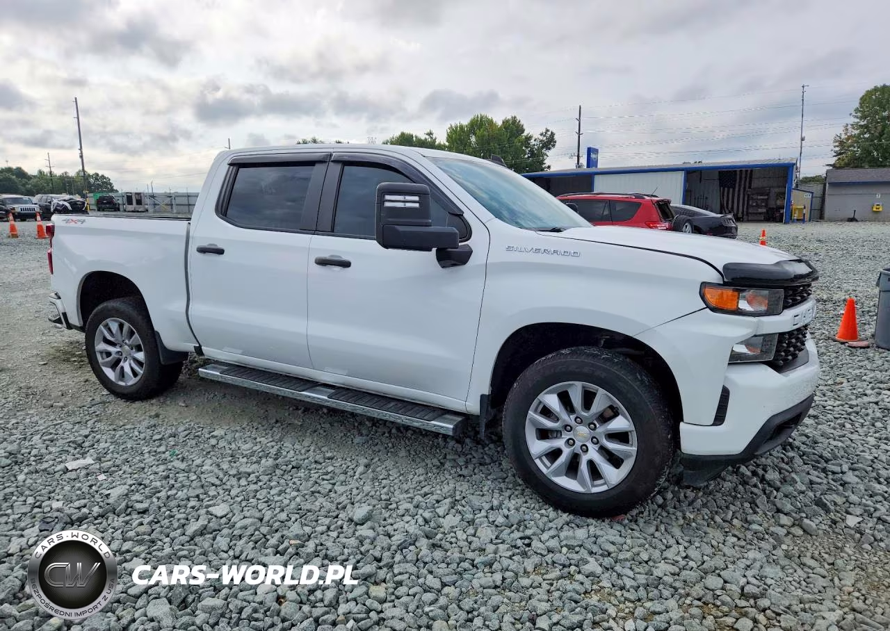 2020 Chevrolet Silverado K1500 Custom VIN:3GCUYBEF0LG382128 - 4