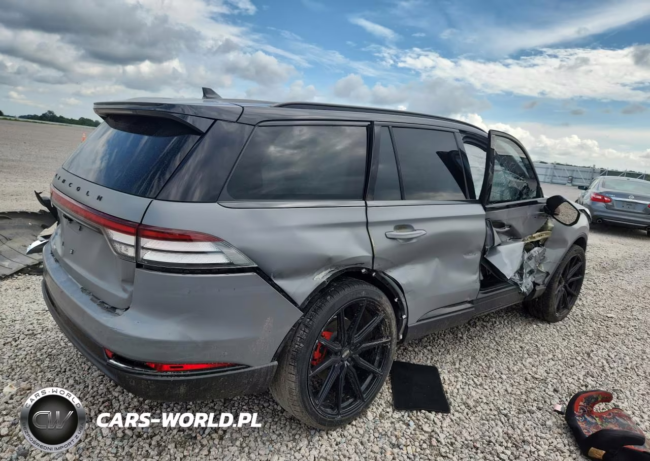 2023 Lincoln Aviator Reserve VIN:5LM5J7XC6PGL13205 - 3