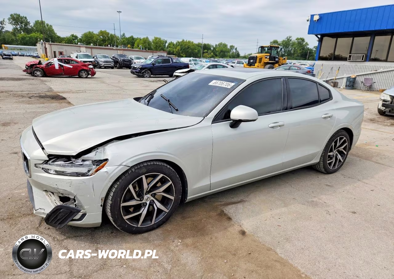 2019 Volvo S60 T6 Momentum