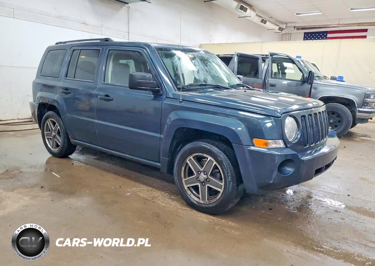 2008 Jeep Patriot Sport VIN:1J8FT28W88D728037 - 4