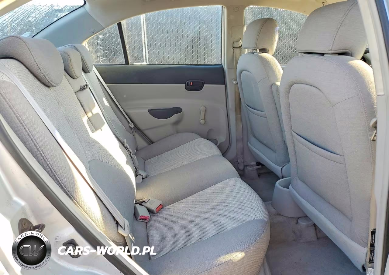 2006 Hyundai Accent Gls VIN:KMHCN46C56U051353 - 10