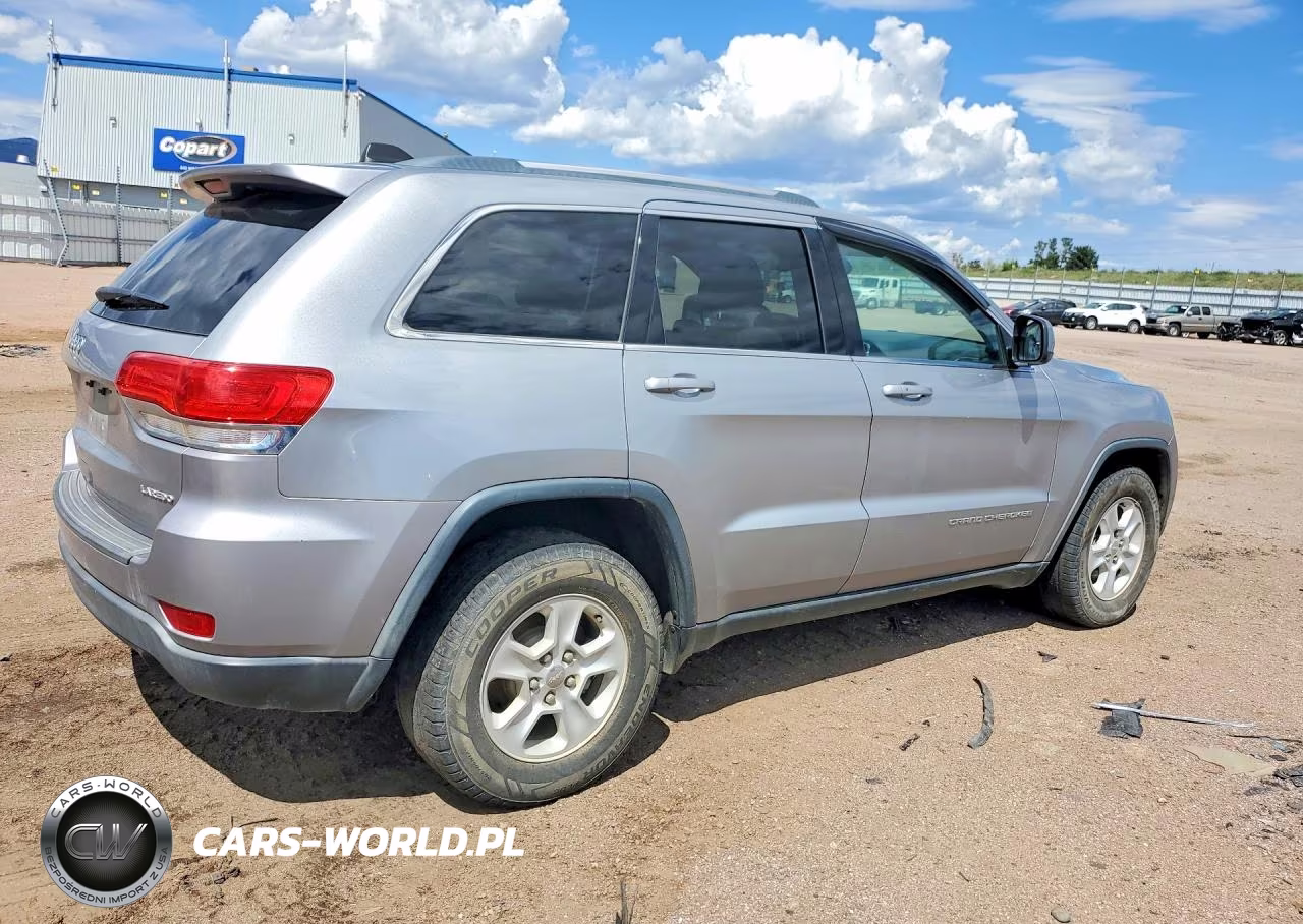 2015 Jeep Grand Cherokee Laredo VIN:1C4RJFAG1FC631110 - 3
