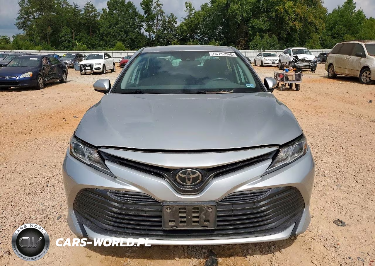 2019 Toyota Camry Le VIN:4T1B11HK6KU175555 - 5