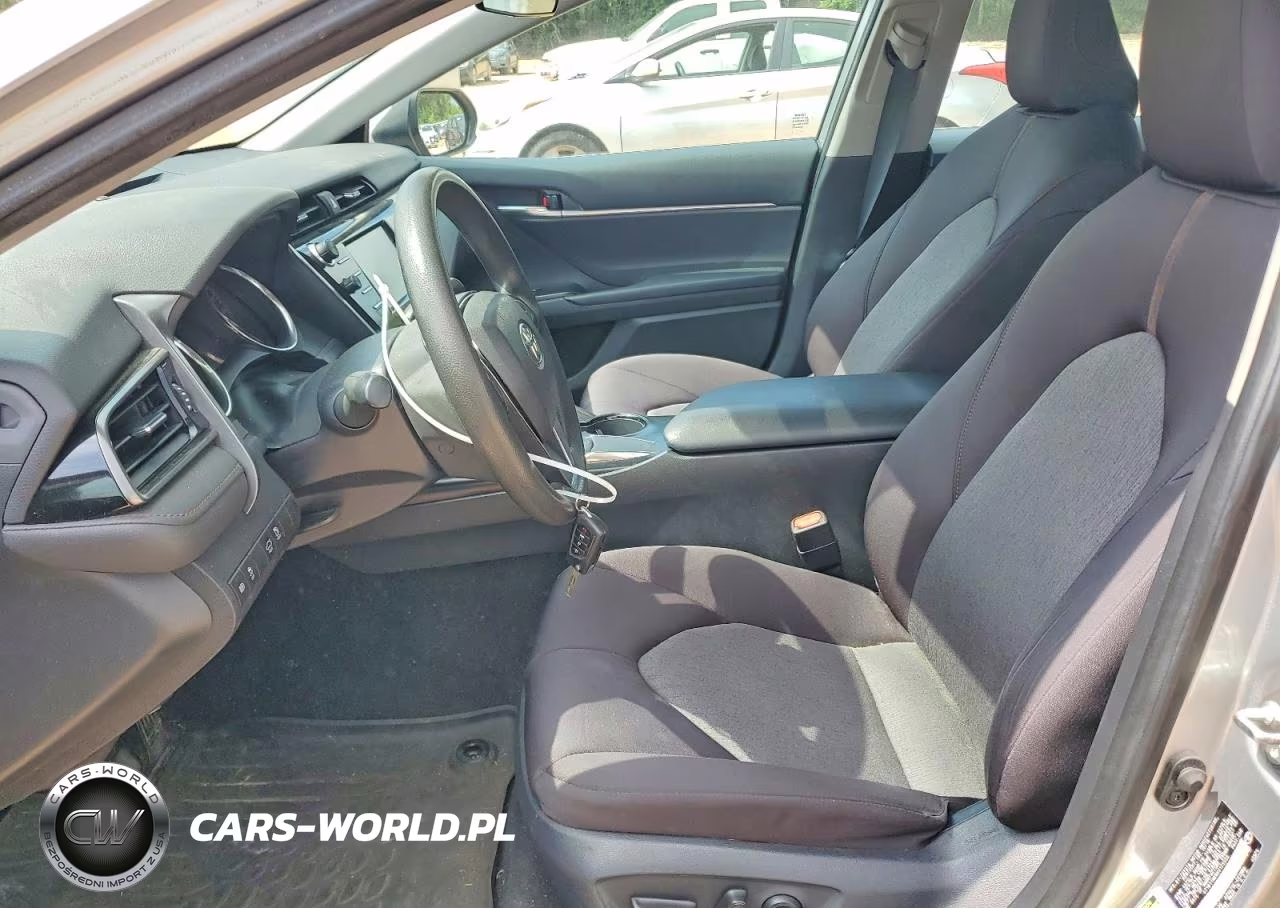 2019 Toyota Camry Le VIN:4T1B11HK6KU175555 - 7