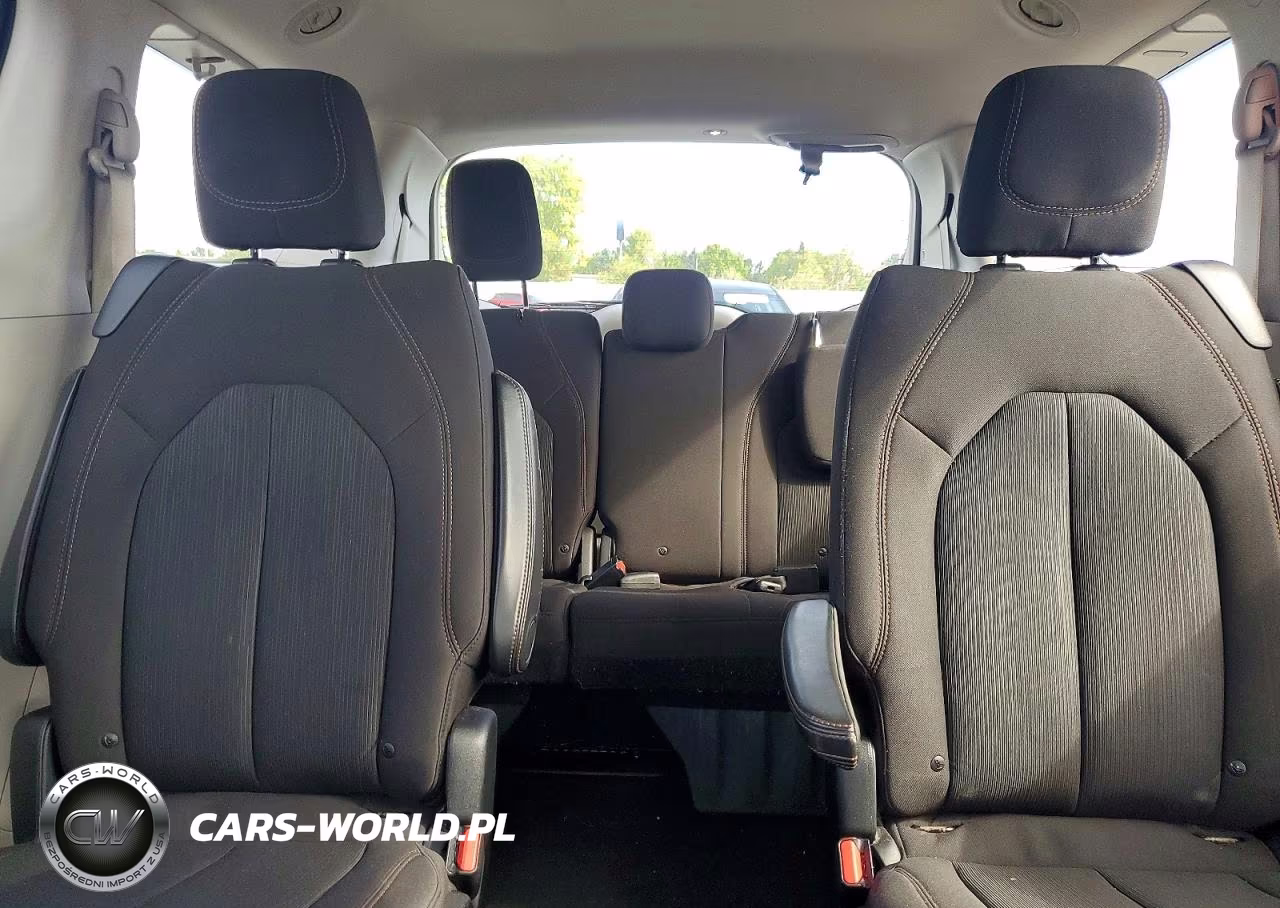 2017 Chrysler Pacifica Touring VIN:2C4RC1DG1HR723174 - 10