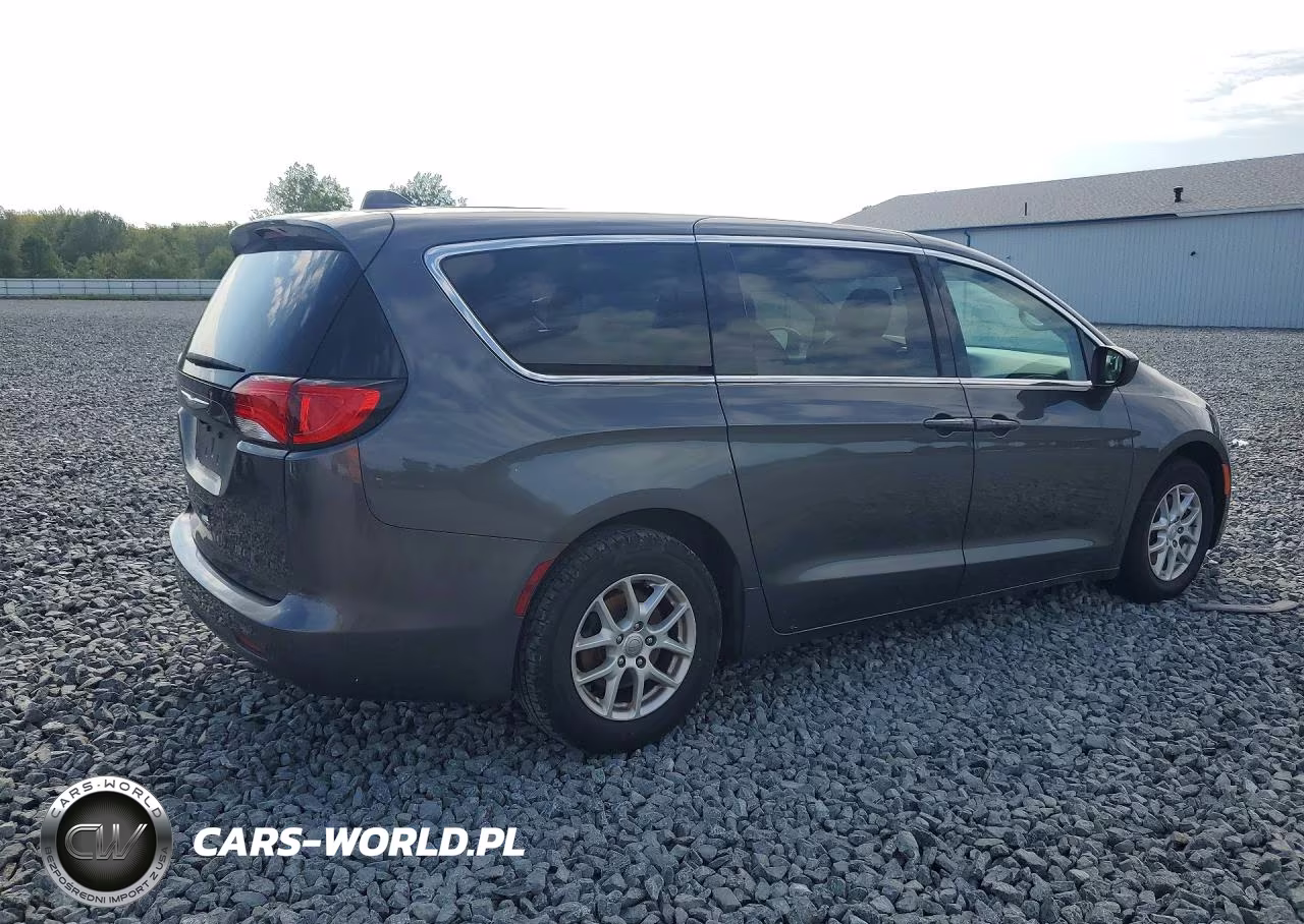 2017 Chrysler Pacifica Touring VIN:2C4RC1DG1HR723174 - 3