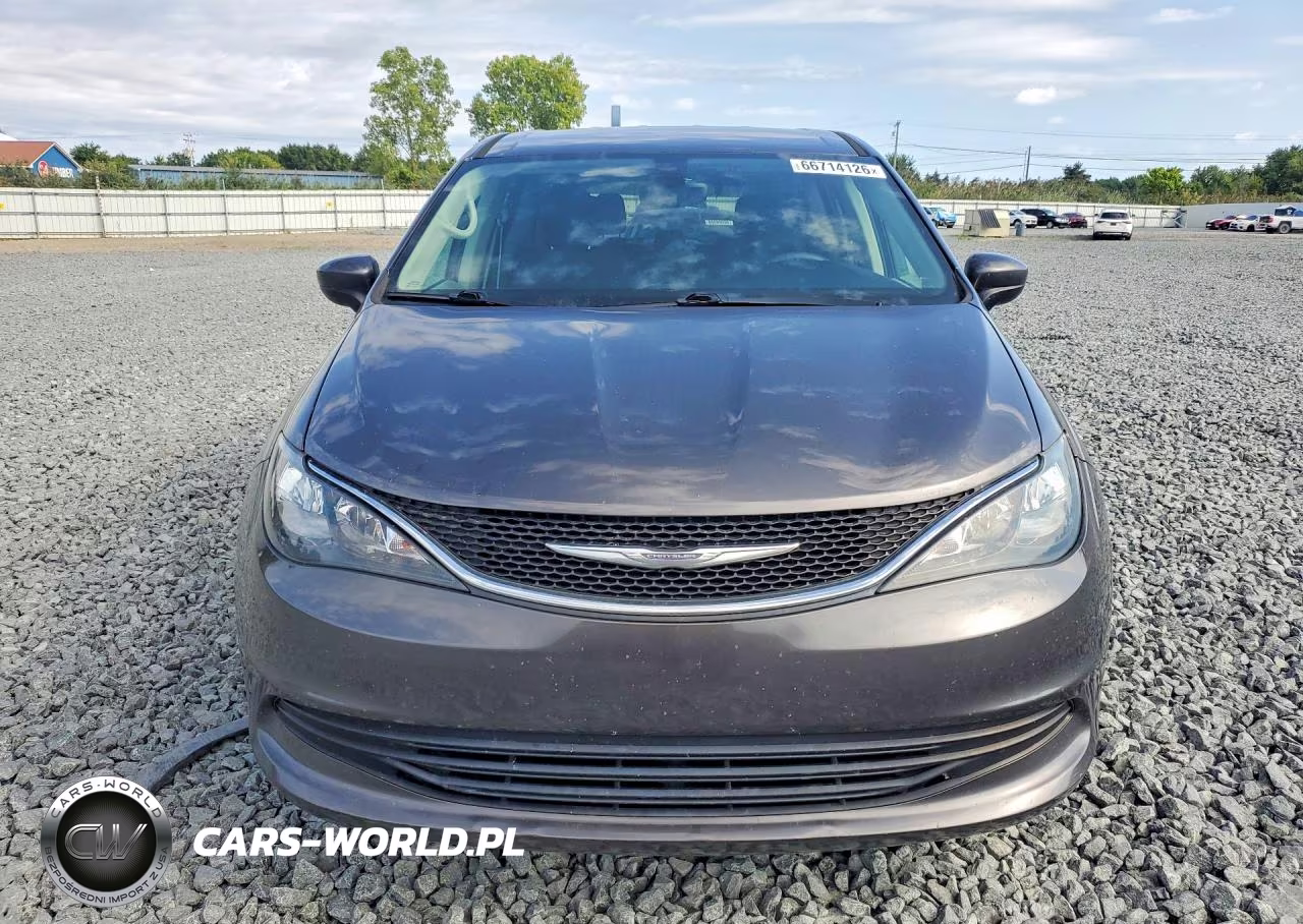 2017 Chrysler Pacifica Touring VIN:2C4RC1DG1HR723174 - 5