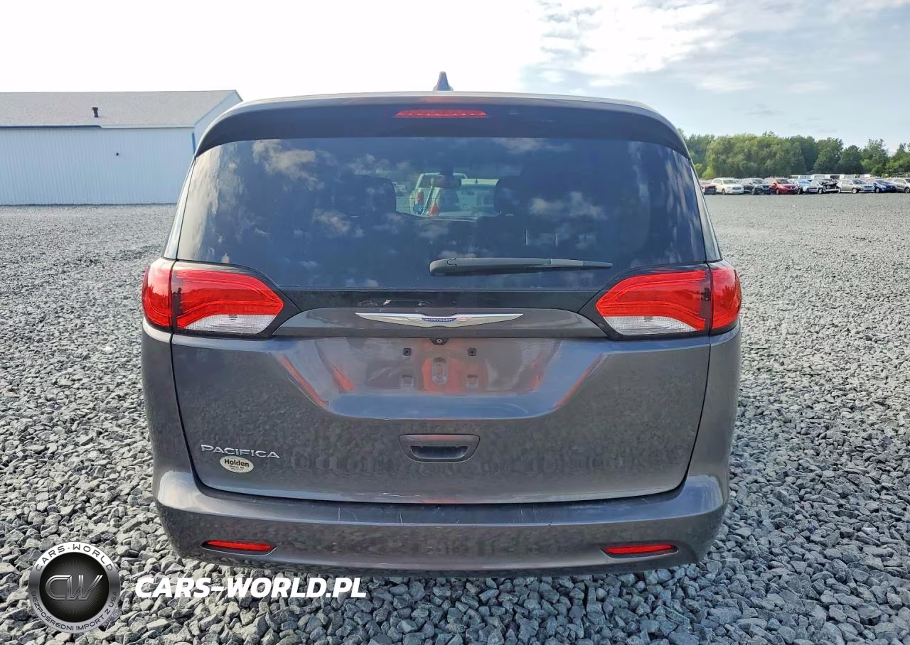2017 Chrysler Pacifica Touring VIN:2C4RC1DG1HR723174 - 6