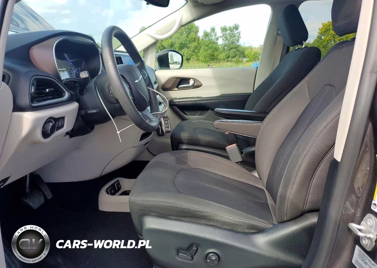 2017 Chrysler Pacifica Touring VIN:2C4RC1DG1HR723174 - 7