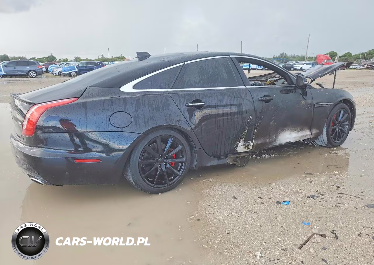 2018 Jaguar Xj R - Sport VIN:SAJWA1C71J8W13691 - 3