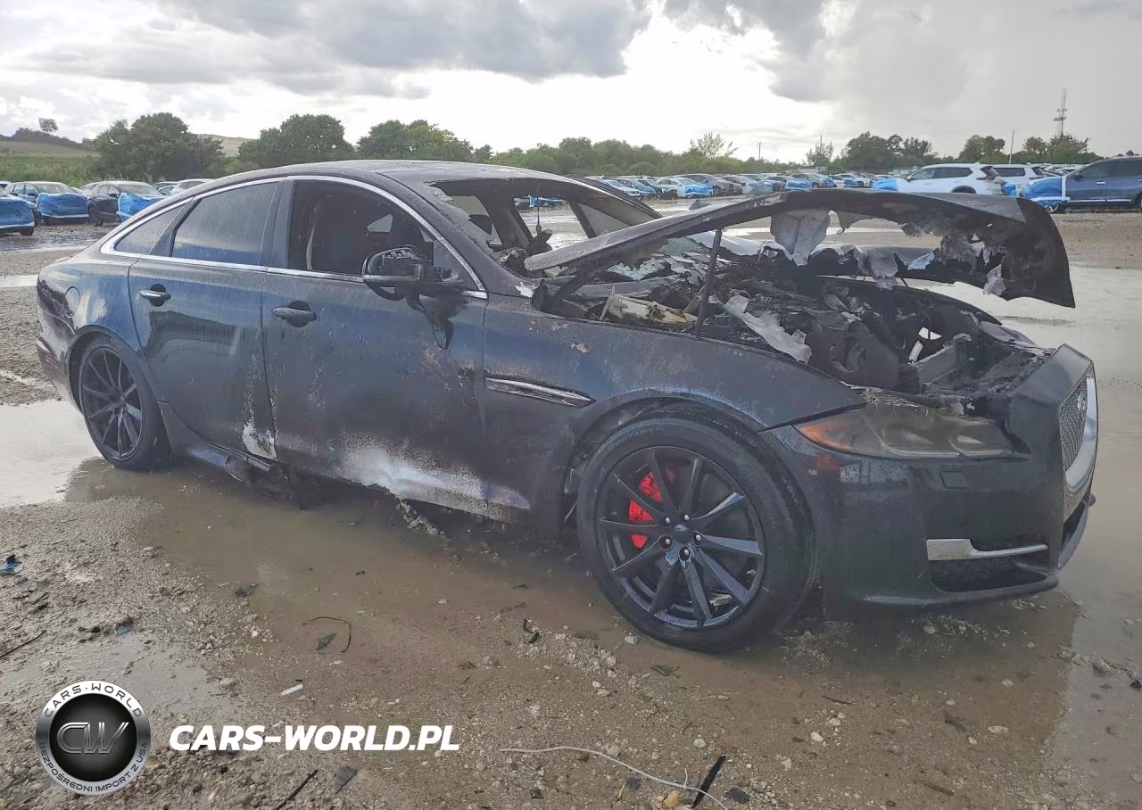 2018 Jaguar Xj R - Sport VIN:SAJWA1C71J8W13691 - 4
